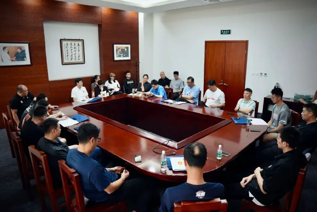 如何在篮球训练营中改善比赛策略?_0